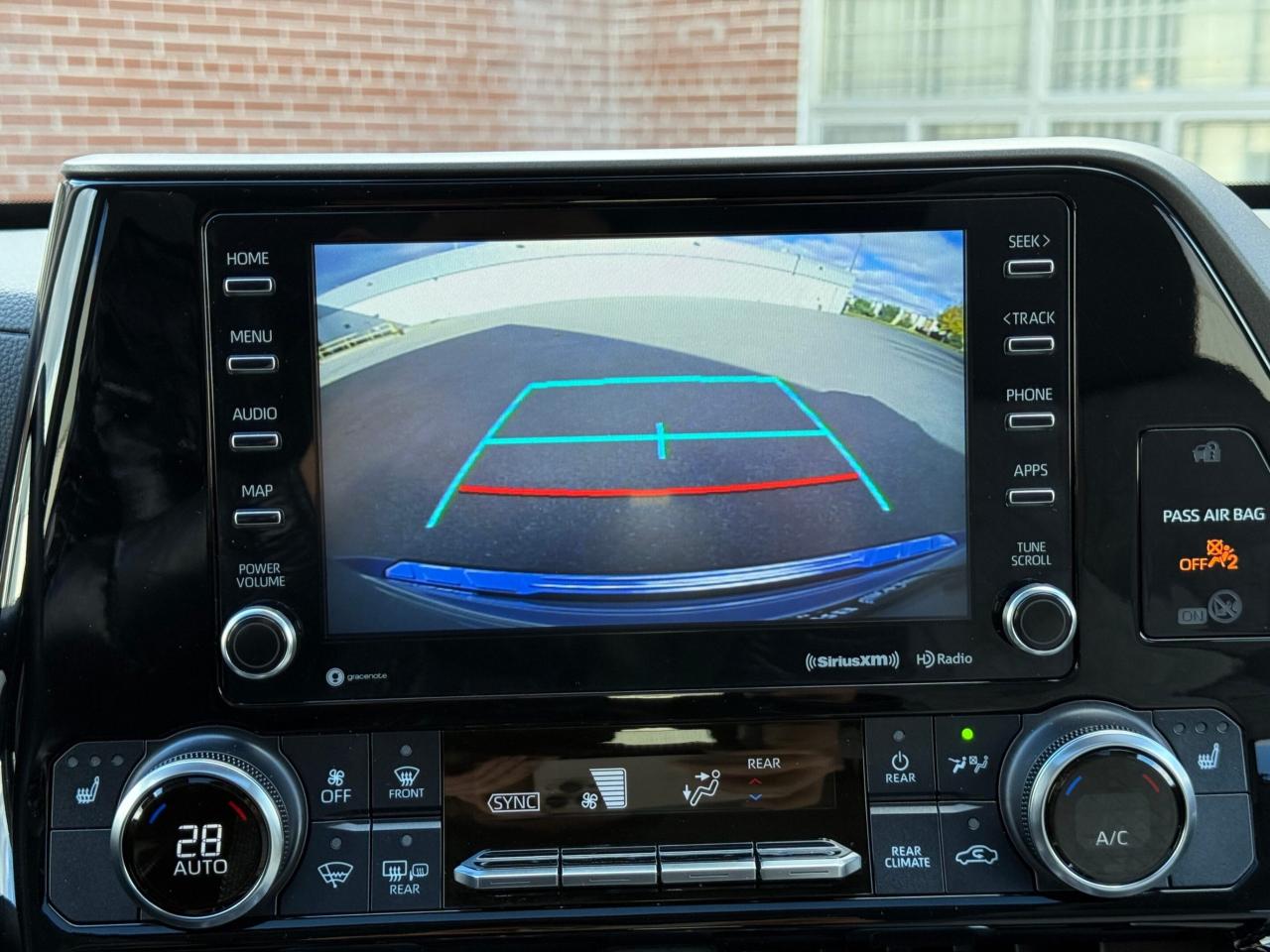 2022 Toyota Highlander Hybrid XLE   AWD   HYBRID   BRONZE EDITION   NO ACCIDENT Photo