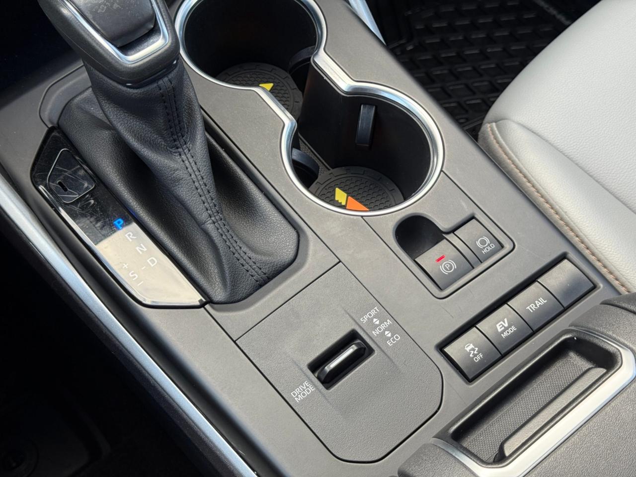 2022 Toyota Highlander Hybrid XLE   AWD   HYBRID   BRONZE EDITION   NO ACCIDENT Photo