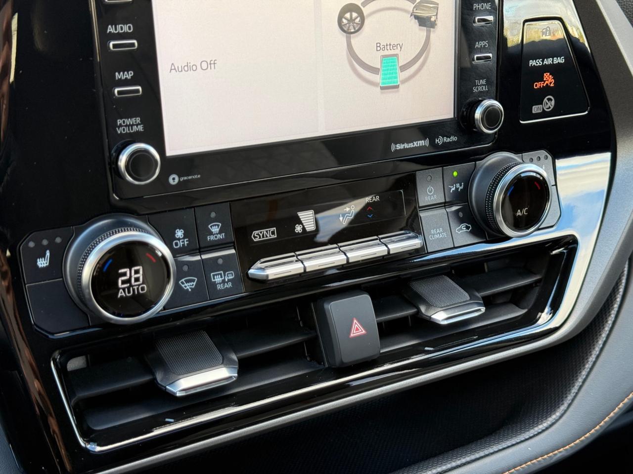 2022 Toyota Highlander Hybrid XLE   AWD   HYBRID   BRONZE EDITION   NO ACCIDENT Photo