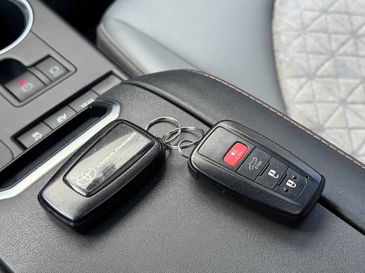 2022 Toyota Highlander Hybrid XLE   AWD   HYBRID   BRONZE EDITION   NO ACCIDENT Photo