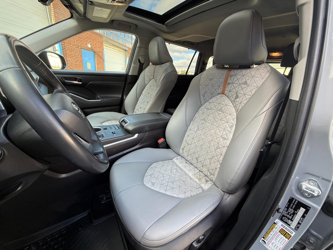 2022 Toyota Highlander Hybrid XLE   AWD   HYBRID   BRONZE EDITION   NO ACCIDENT Photo