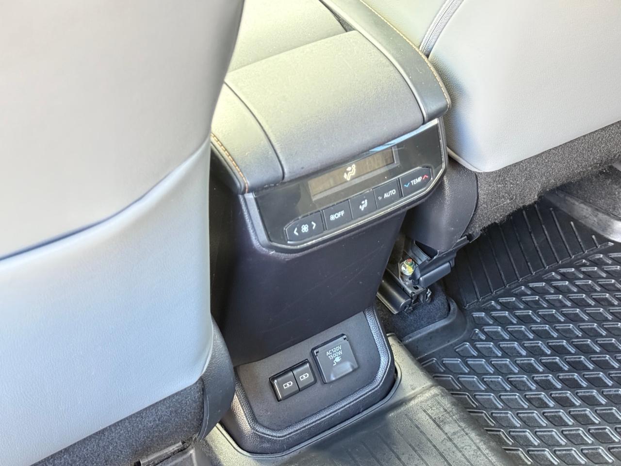 2022 Toyota Highlander Hybrid XLE   AWD   HYBRID   BRONZE EDITION   NO ACCIDENT Photo