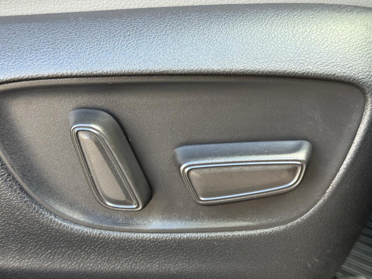 2022 Toyota Highlander Hybrid XLE   AWD   HYBRID   BRONZE EDITION   NO ACCIDENT Photo