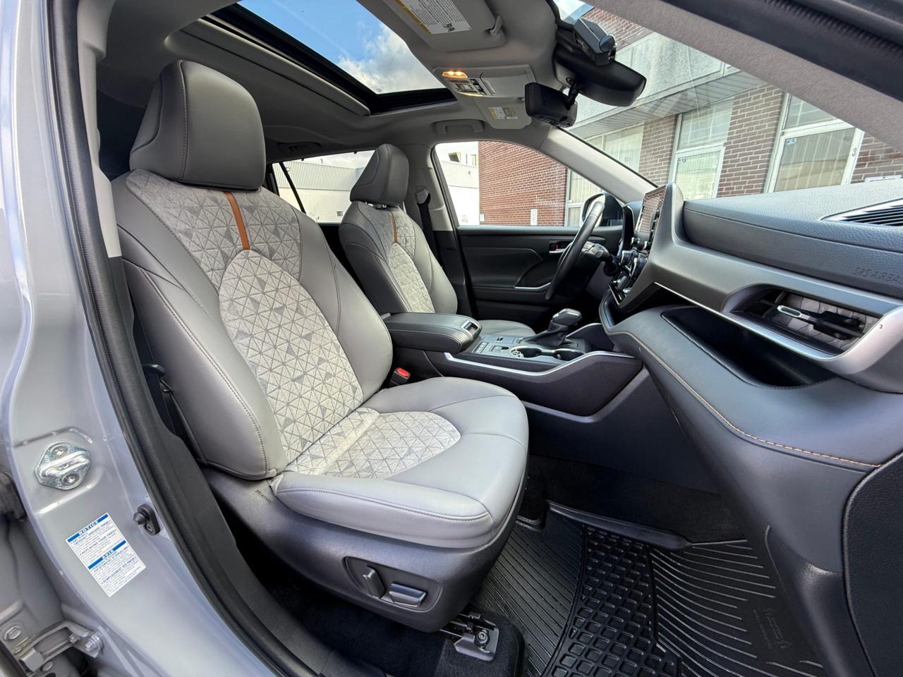 2022 Toyota Highlander Hybrid XLE   AWD   HYBRID   BRONZE EDITION   NO ACCIDENT Photo