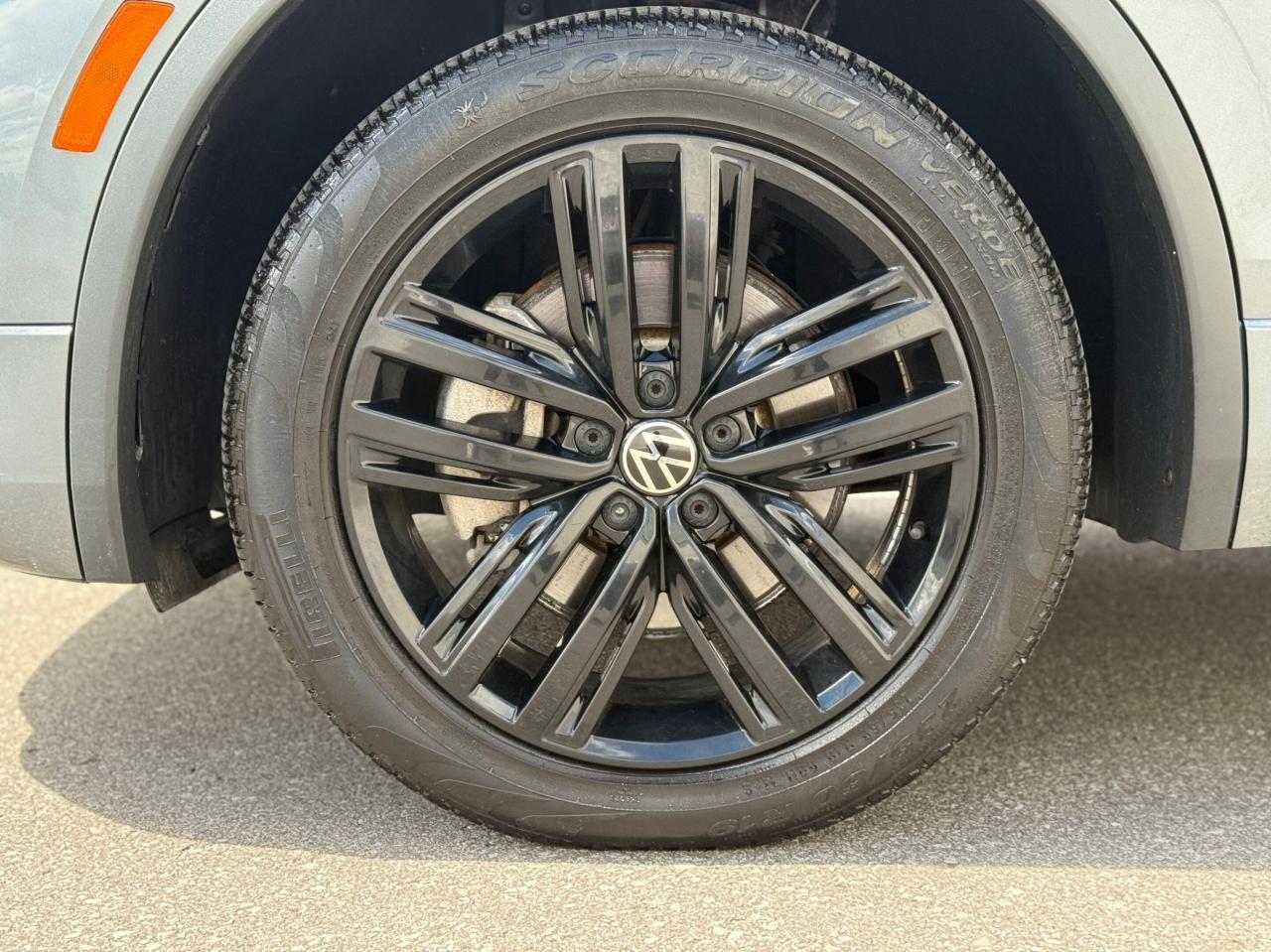 2022 Volkswagen Tiguan R-LINE   NO ACCIDENT    PANOMARIC SUNROOF Photo