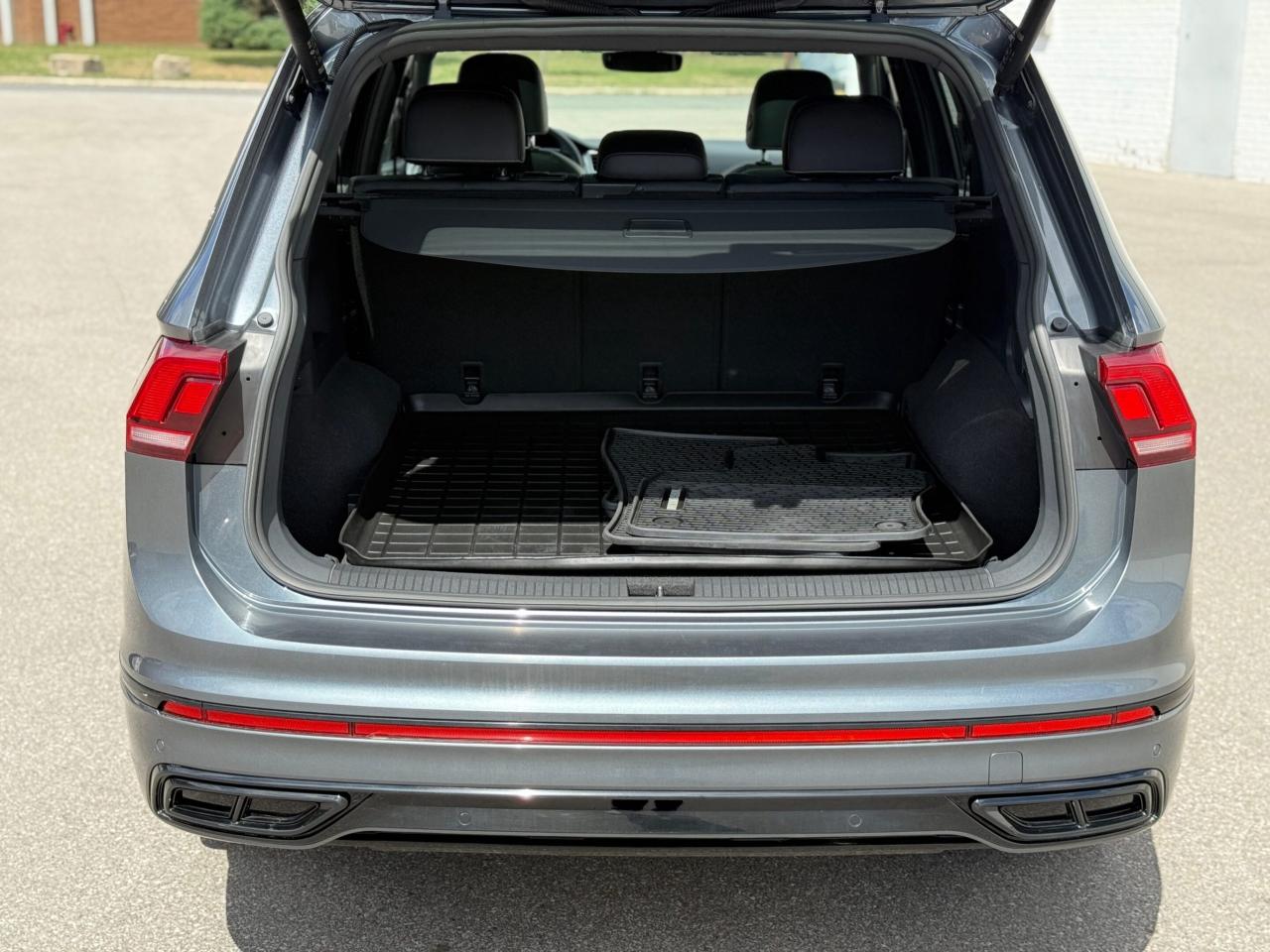 2022 Volkswagen Tiguan R-LINE   NO ACCIDENT    PANOMARIC SUNROOF Photo