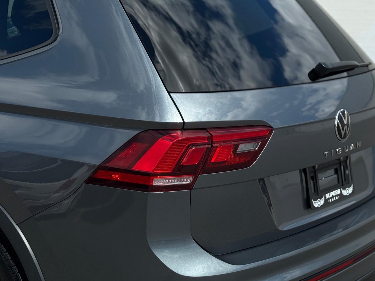 2022 Volkswagen Tiguan R-LINE   NO ACCIDENT    PANOMARIC SUNROOF Photo