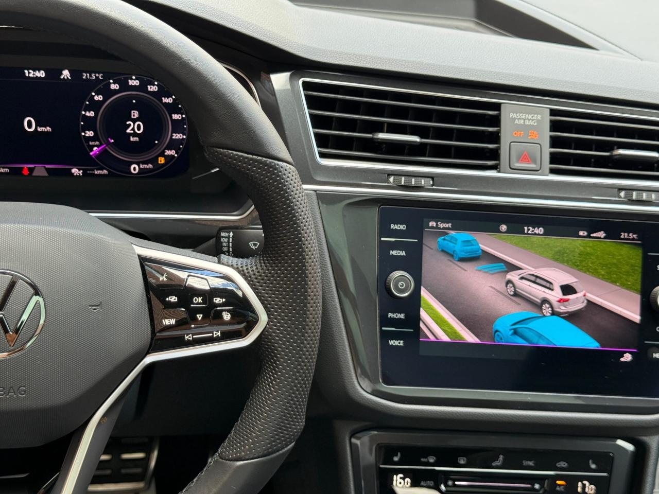 2022 Volkswagen Tiguan R-LINE   NO ACCIDENT    PANOMARIC SUNROOF Photo