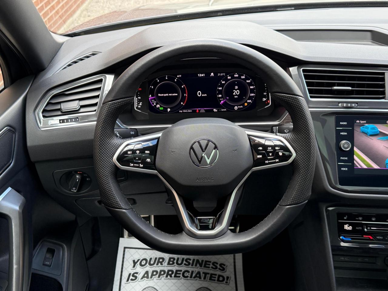 2022 Volkswagen Tiguan R-LINE   NO ACCIDENT    PANOMARIC SUNROOF Photo