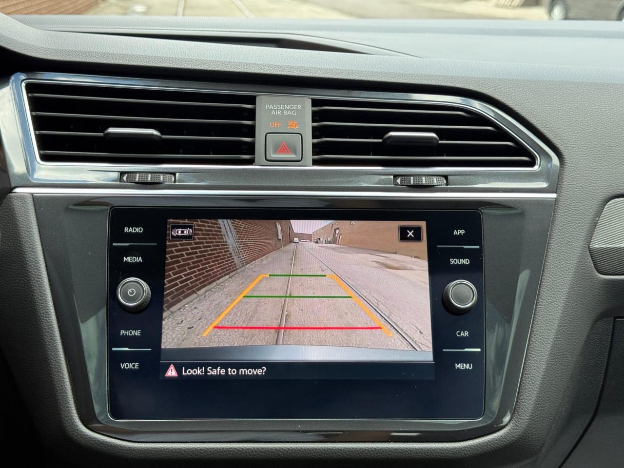 2022 Volkswagen Tiguan R-LINE   NO ACCIDENT    PANOMARIC SUNROOF Photo