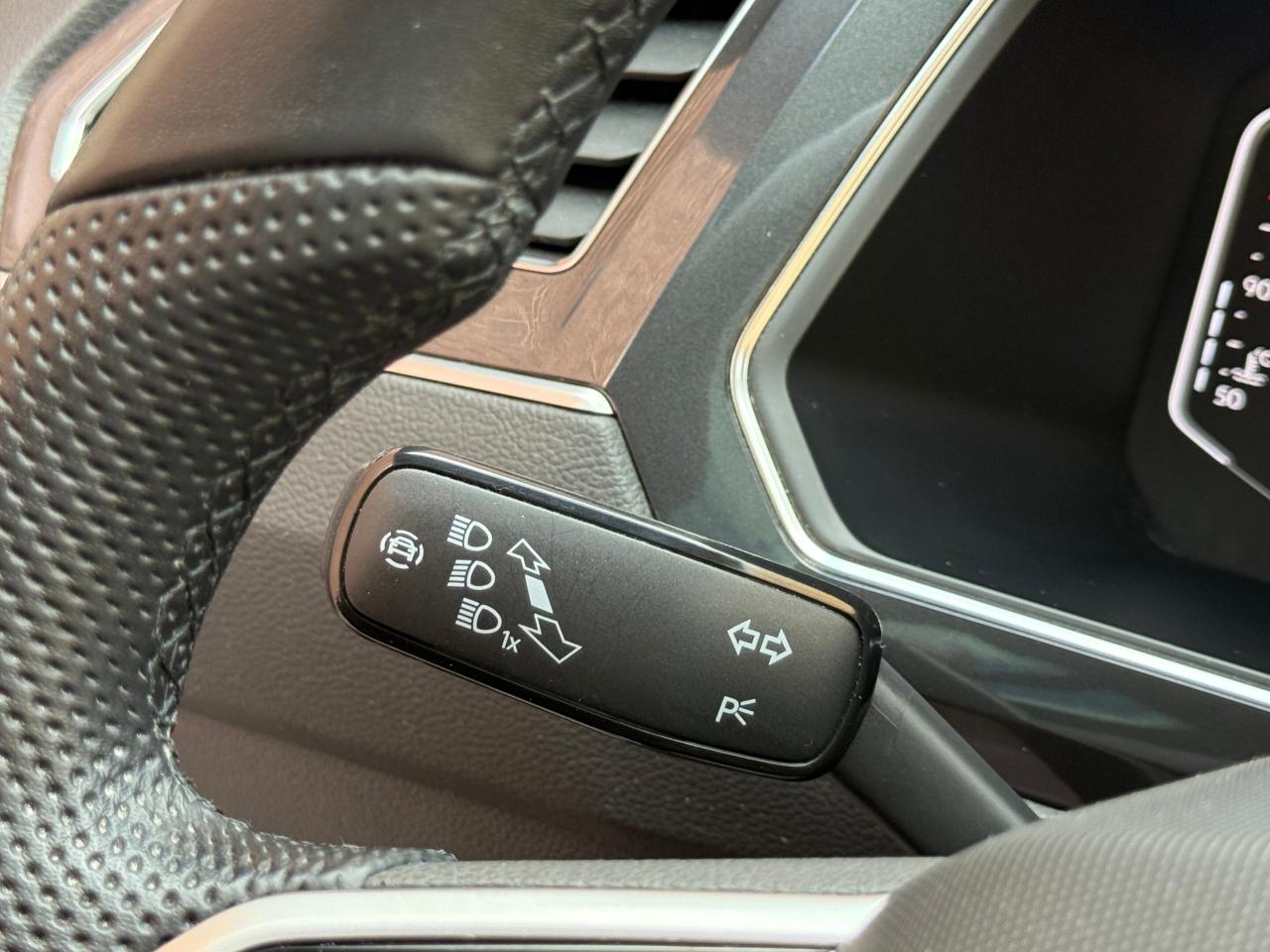 2022 Volkswagen Tiguan R-LINE   NO ACCIDENT    PANOMARIC SUNROOF Photo