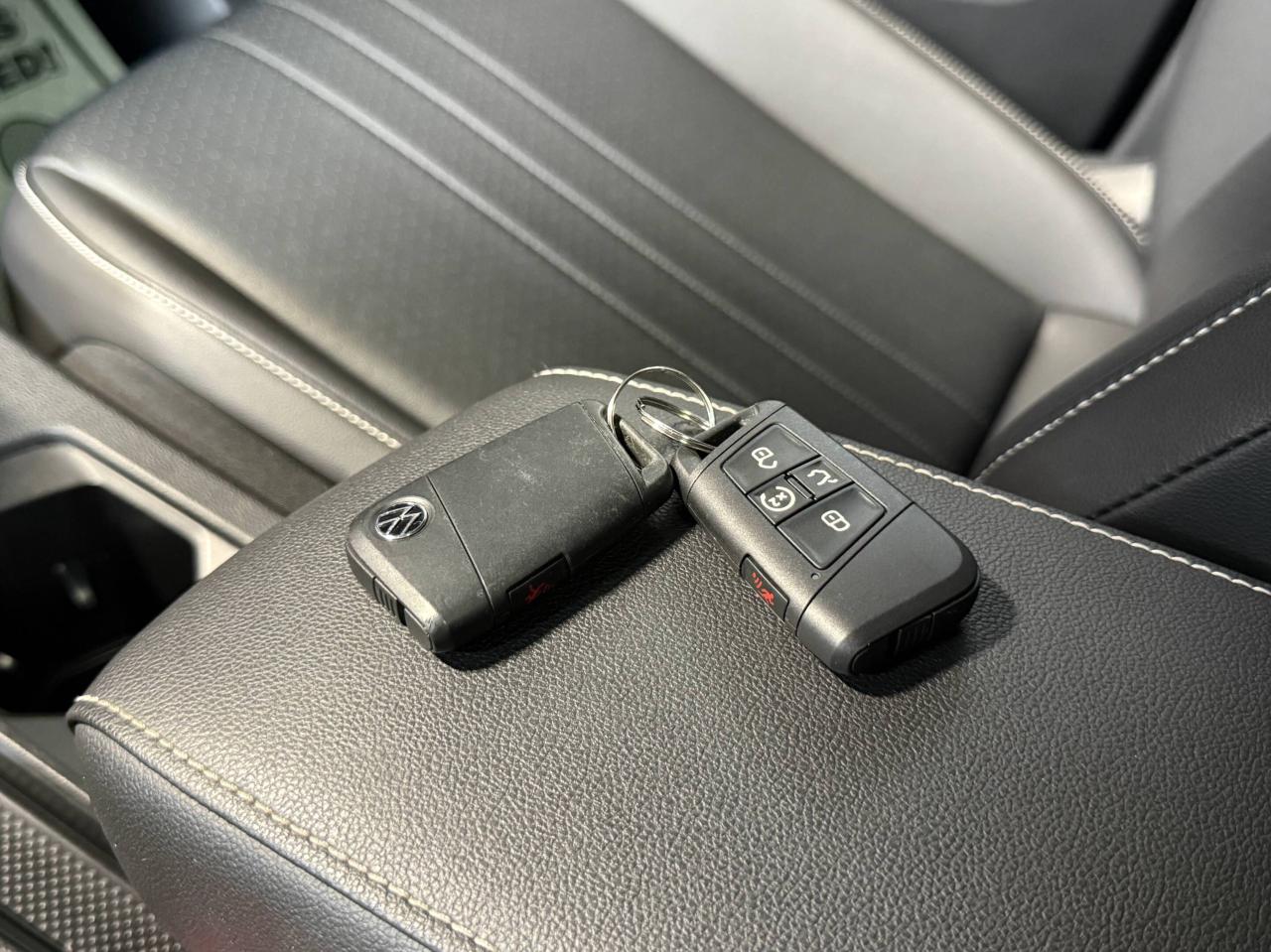 2022 Volkswagen Tiguan R-LINE   NO ACCIDENT    PANOMARIC SUNROOF Photo