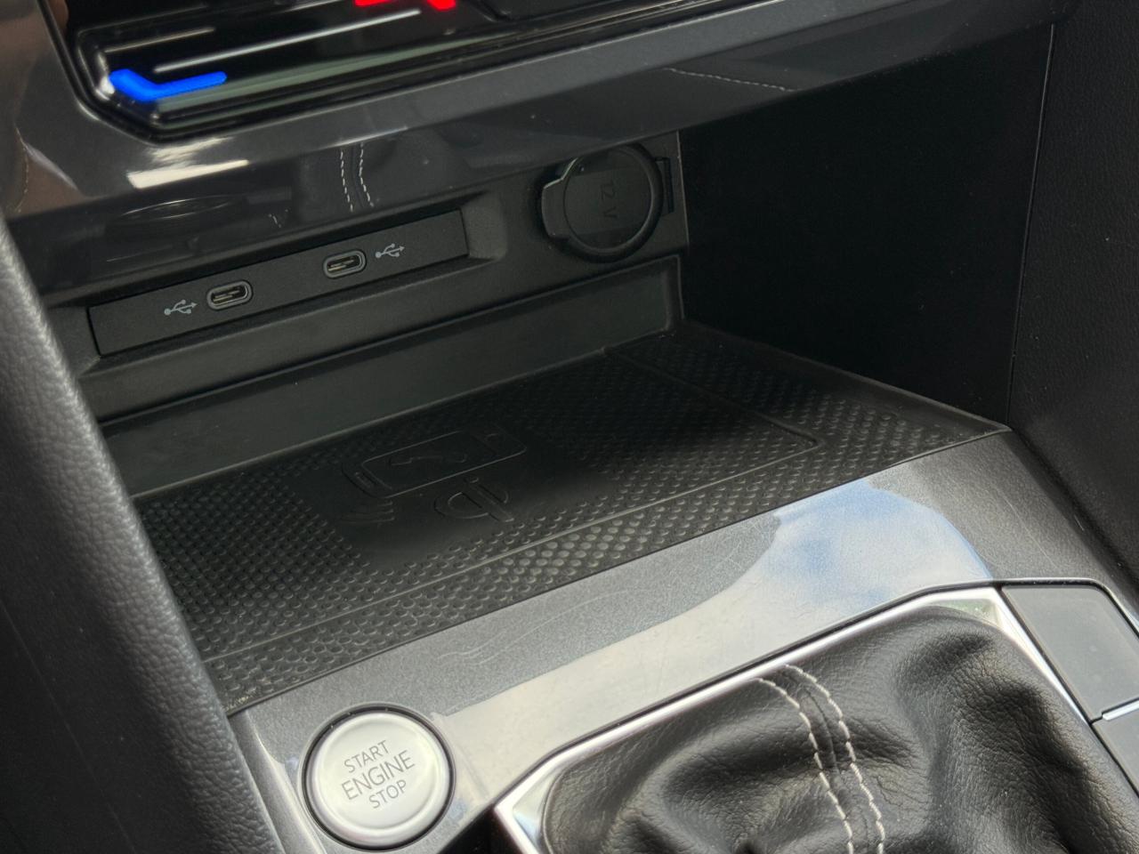 2022 Volkswagen Tiguan R-LINE   NO ACCIDENT    PANOMARIC SUNROOF Photo