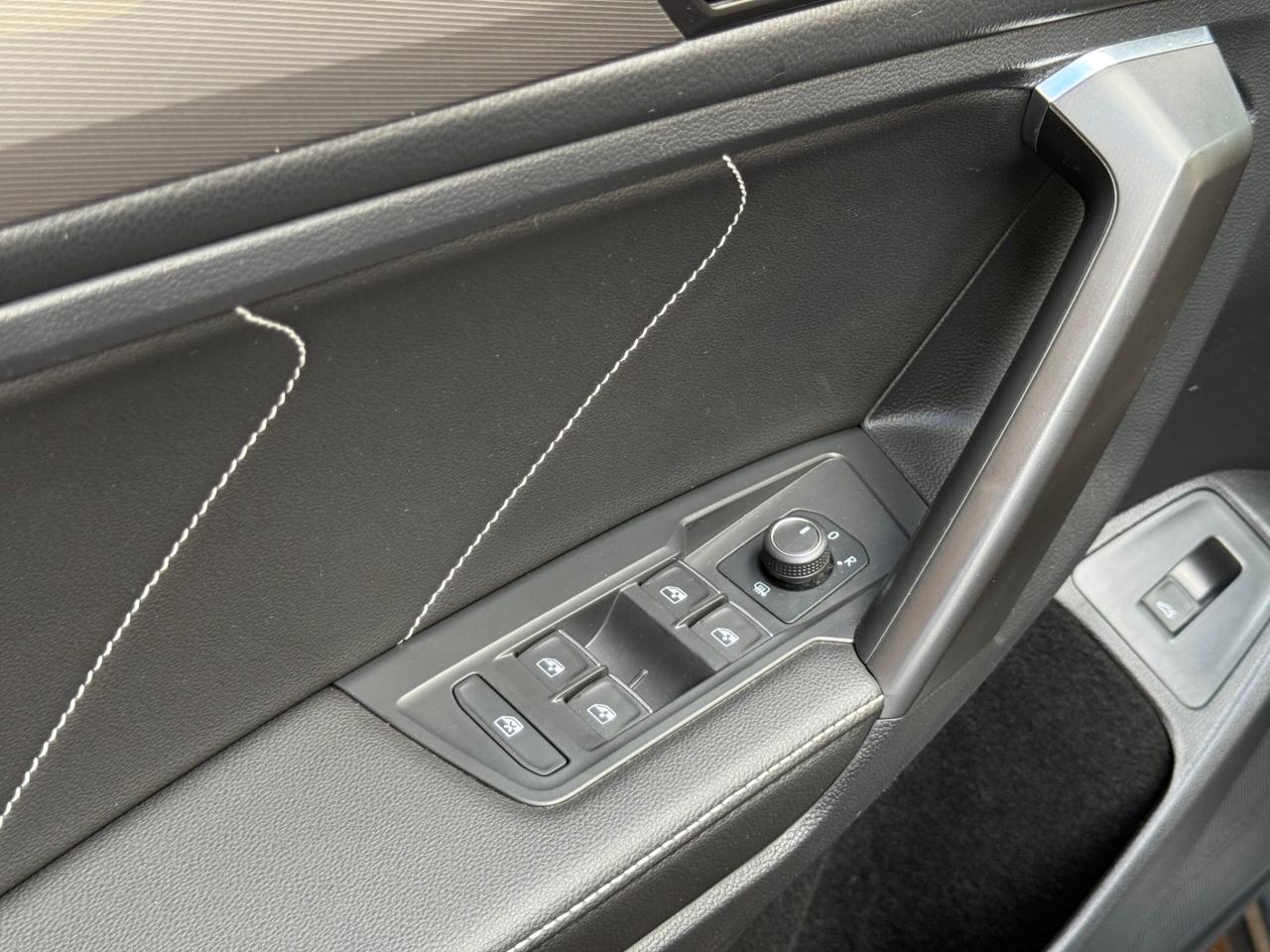 2022 Volkswagen Tiguan R-LINE   NO ACCIDENT    PANOMARIC SUNROOF Photo