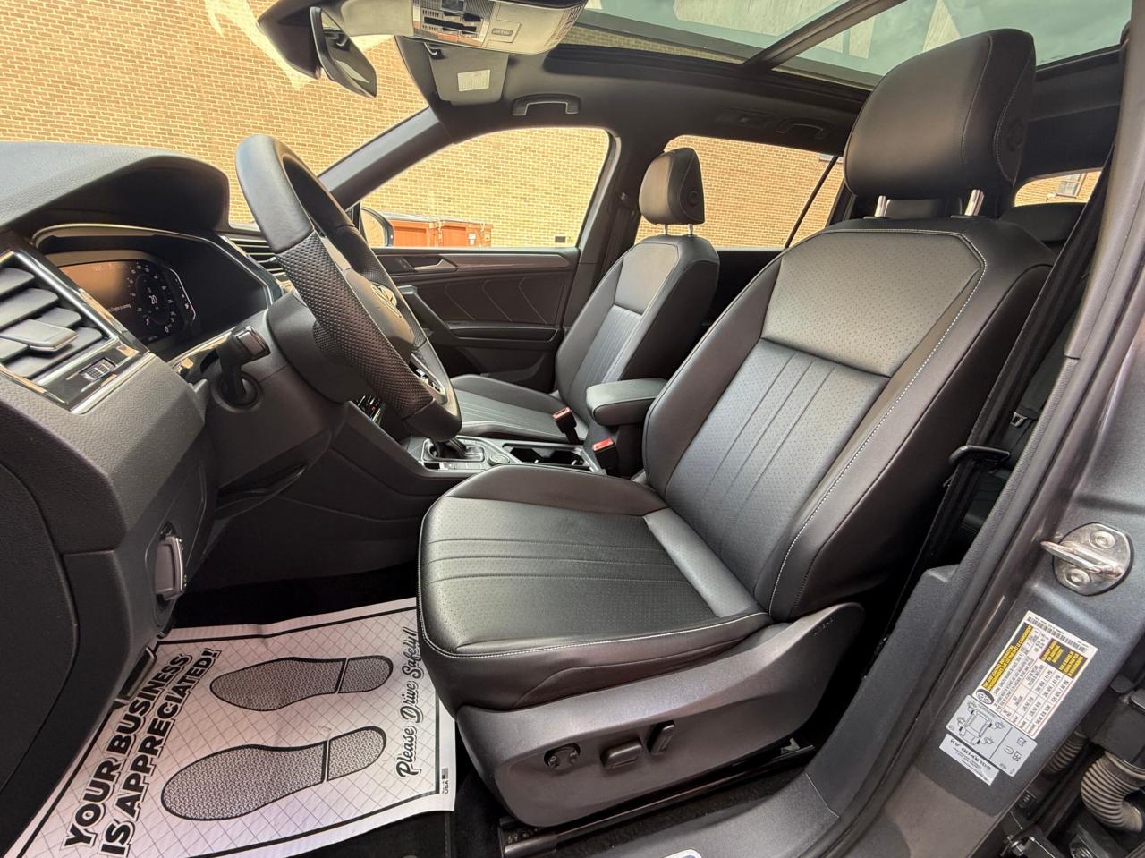 2022 Volkswagen Tiguan R-LINE   NO ACCIDENT    PANOMARIC SUNROOF Photo