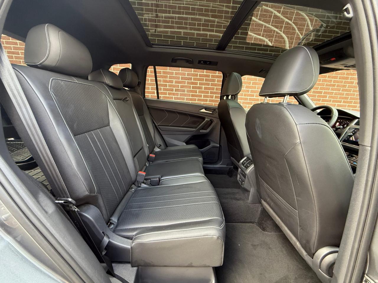 2022 Volkswagen Tiguan R-LINE   NO ACCIDENT    PANOMARIC SUNROOF Photo