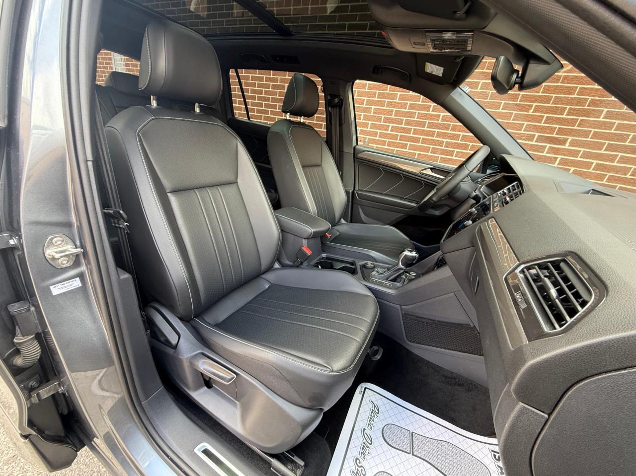 2022 Volkswagen Tiguan R-LINE   NO ACCIDENT    PANOMARIC SUNROOF Photo