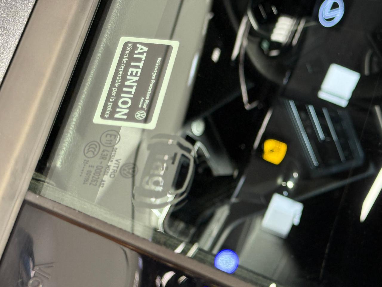 2022 Volkswagen Tiguan R-LINE   NO ACCIDENT    PANOMARIC SUNROOF Photo