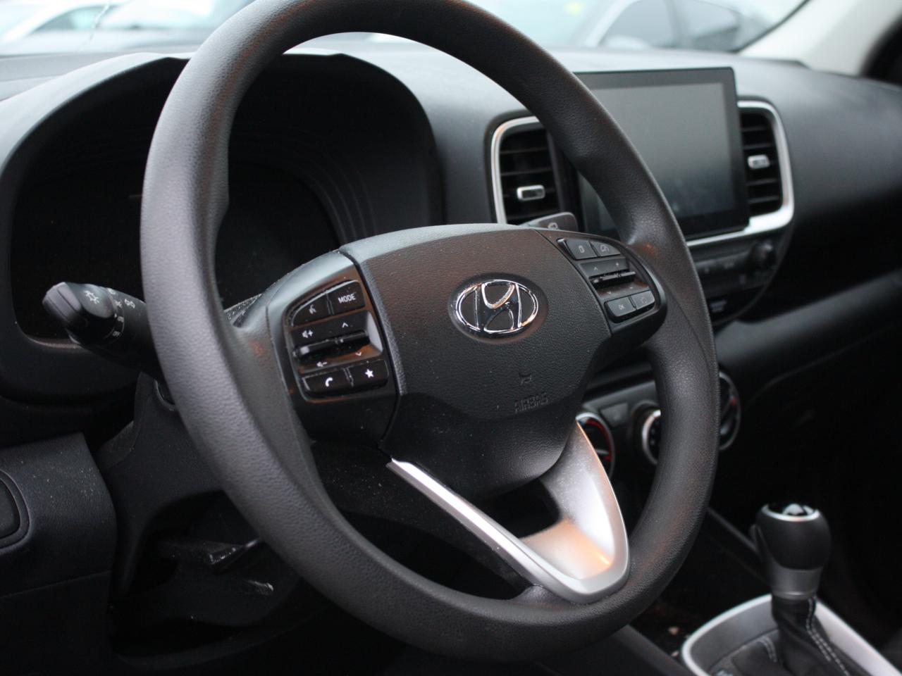 2024 Hyundai Venue Essential / Heated Seats / Blind Spot / Camera Photo