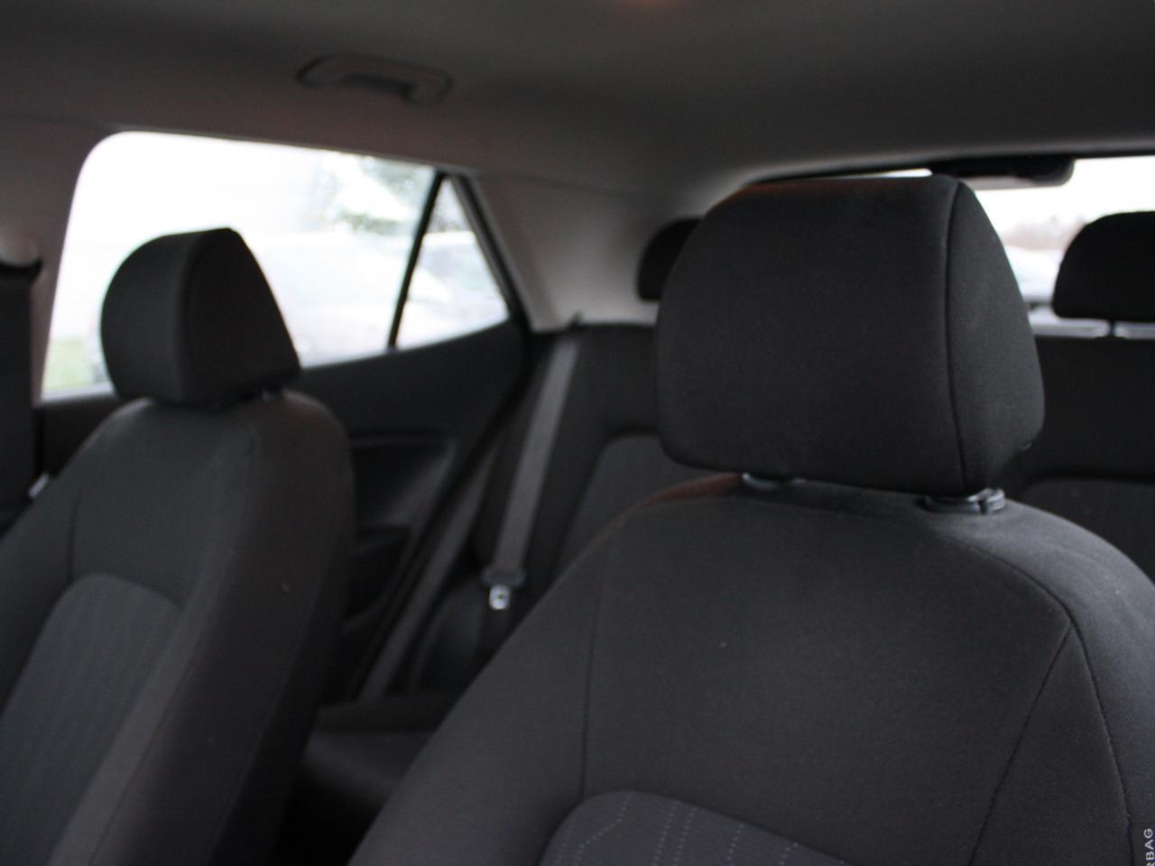 2024 Hyundai Venue Essential / Heated Seats / Blind Spot / Camera Photo