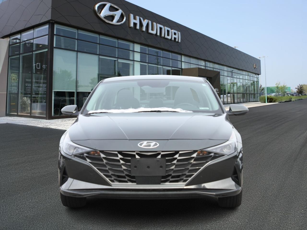 2023 Hyundai Elantra Luxury / Leather / Bose Audio / Navigation Photo
