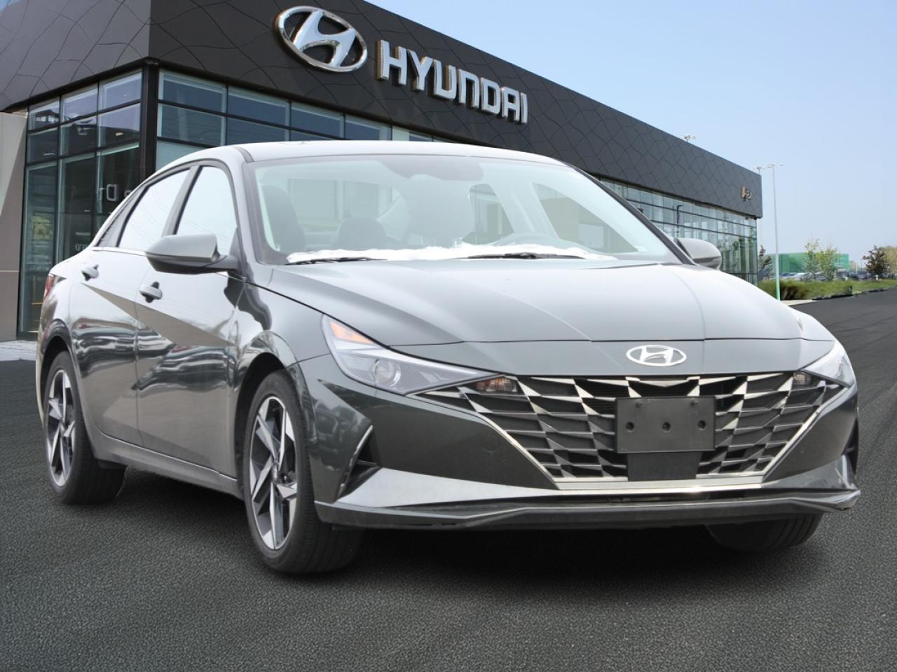 2023 Hyundai Elantra Luxury / Leather / Bose Audio / Navigation Photo2
