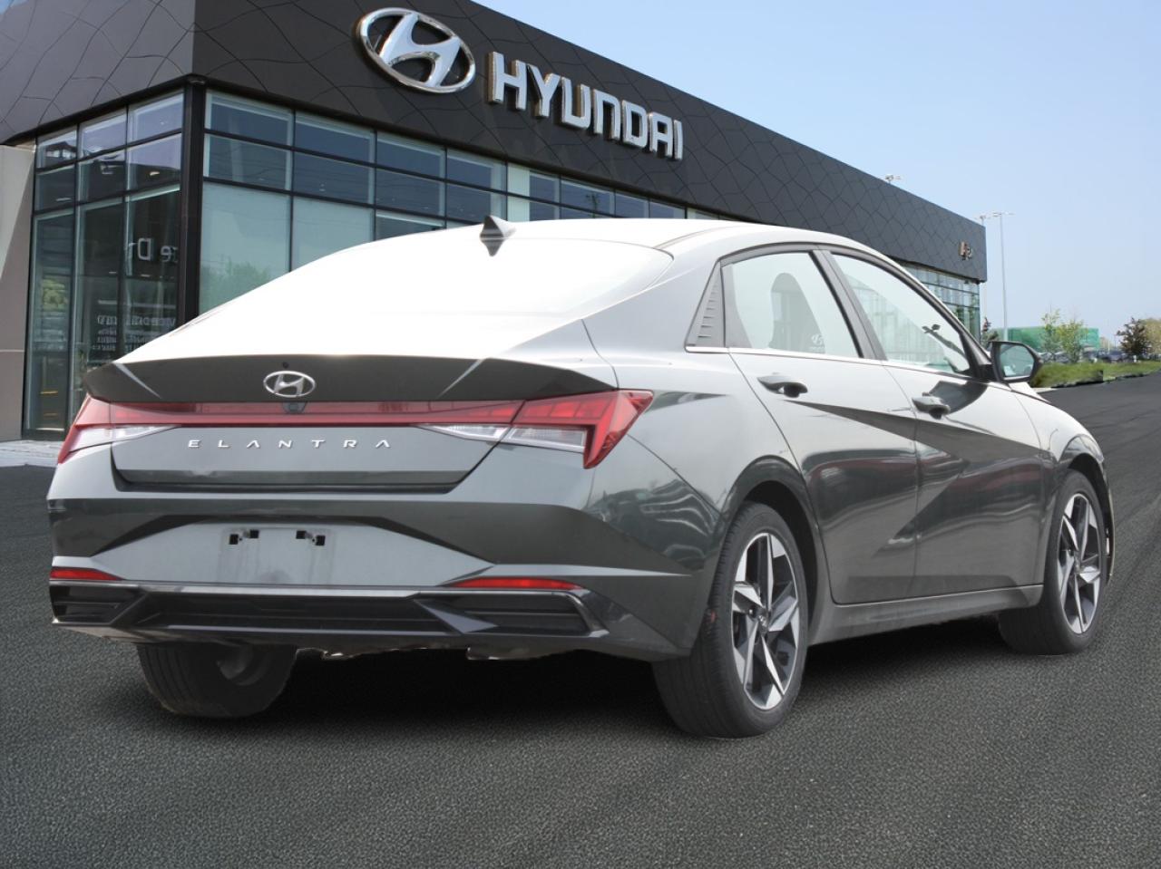 2023 Hyundai Elantra Luxury / Leather / Bose Audio / Navigation Photo3