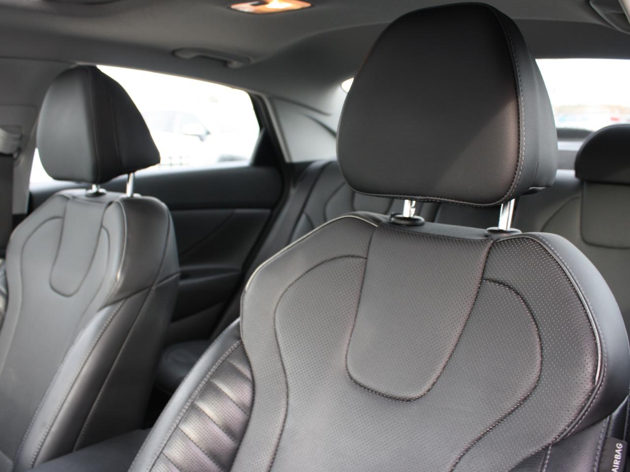 2023 Hyundai Elantra Luxury / Leather / Bose Audio / Navigation Photo