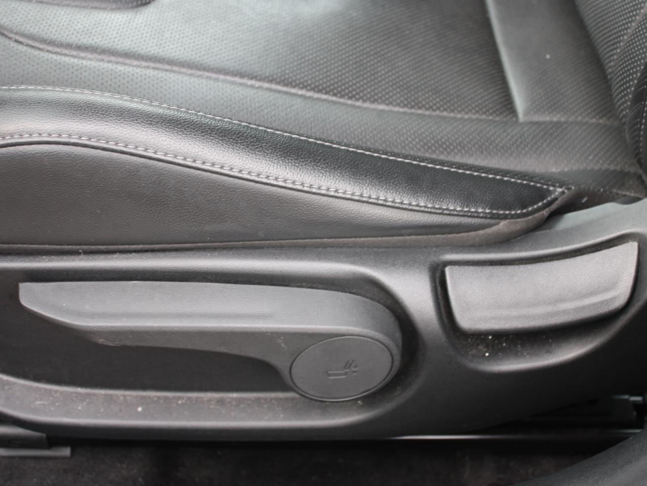 2023 Hyundai Elantra Luxury / Leather / Bose Audio / Navigation Photo