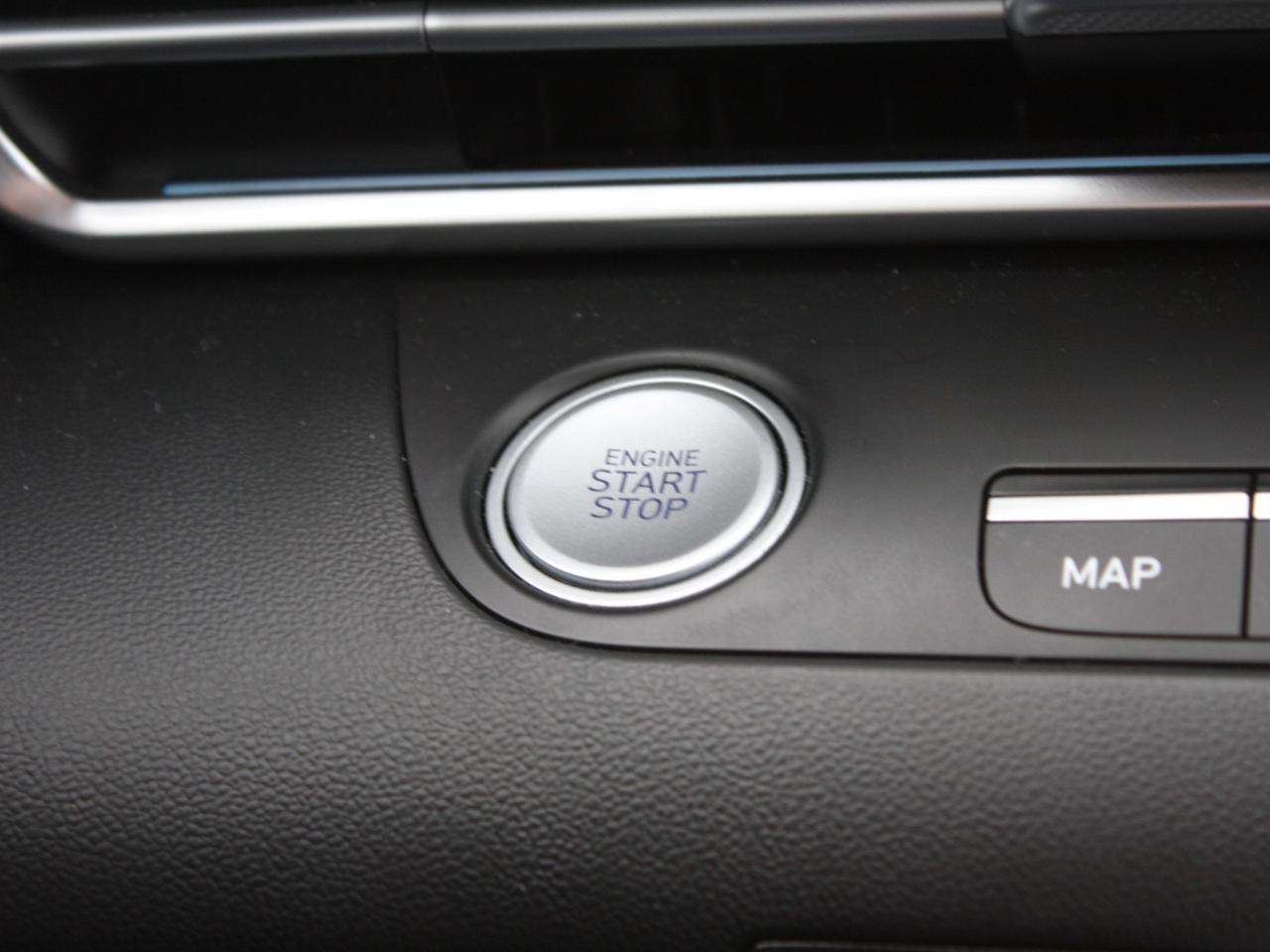 2023 Hyundai Elantra Luxury / Leather / Bose Audio / Navigation Photo