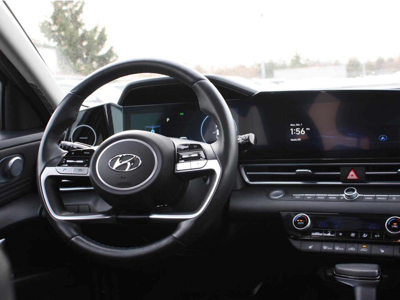 2023 Hyundai Elantra Luxury / Leather / Bose Audio / Navigation Photo
