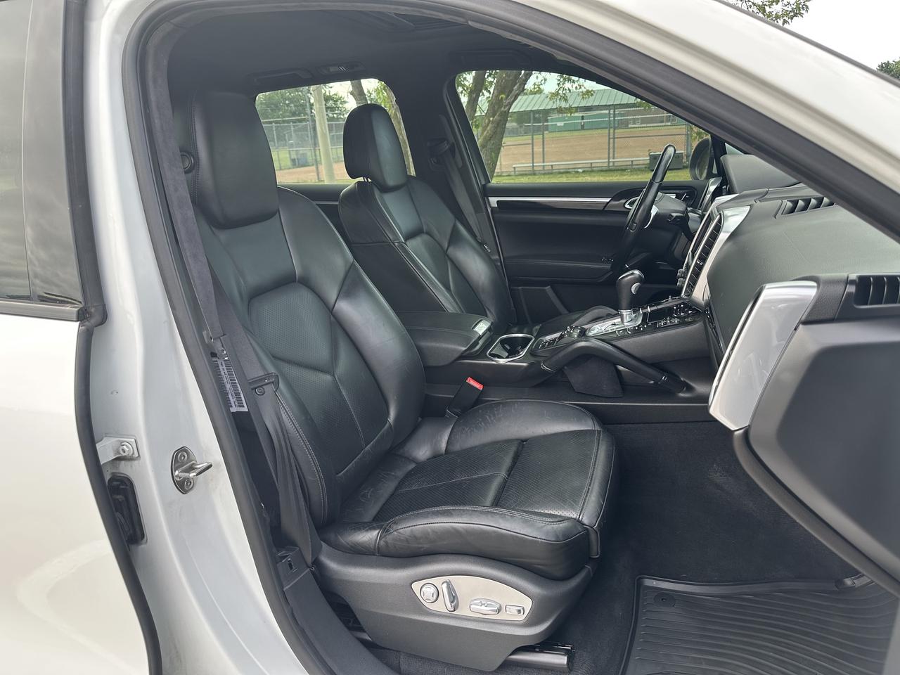 2013 Porsche Cayenne GTS NAVI  NO ACCIDENTS WARRANTY FINANCING Photo