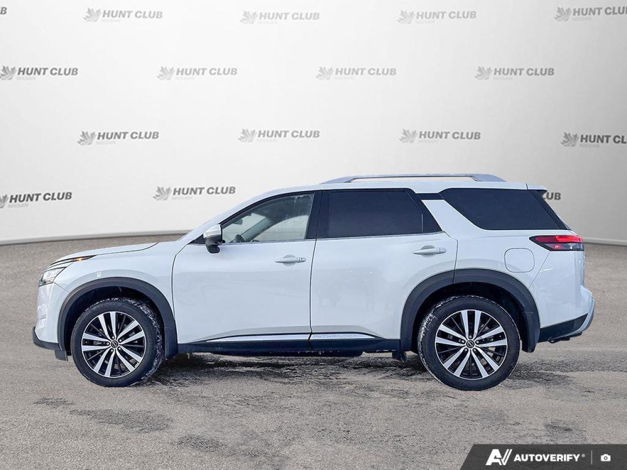 2024 Nissan Pathfinder Platinum Photo2