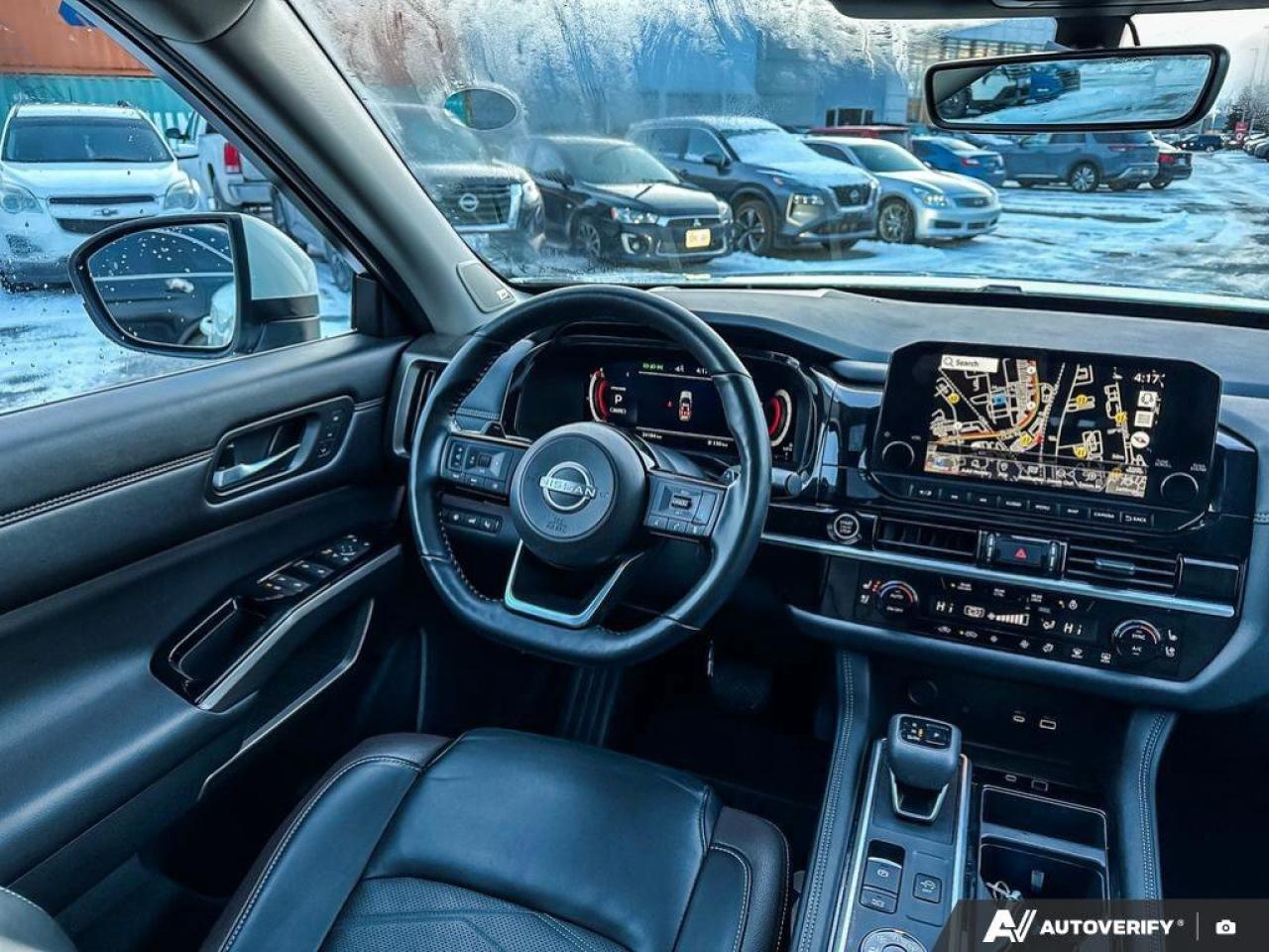 2024 Nissan Pathfinder Platinum Photo