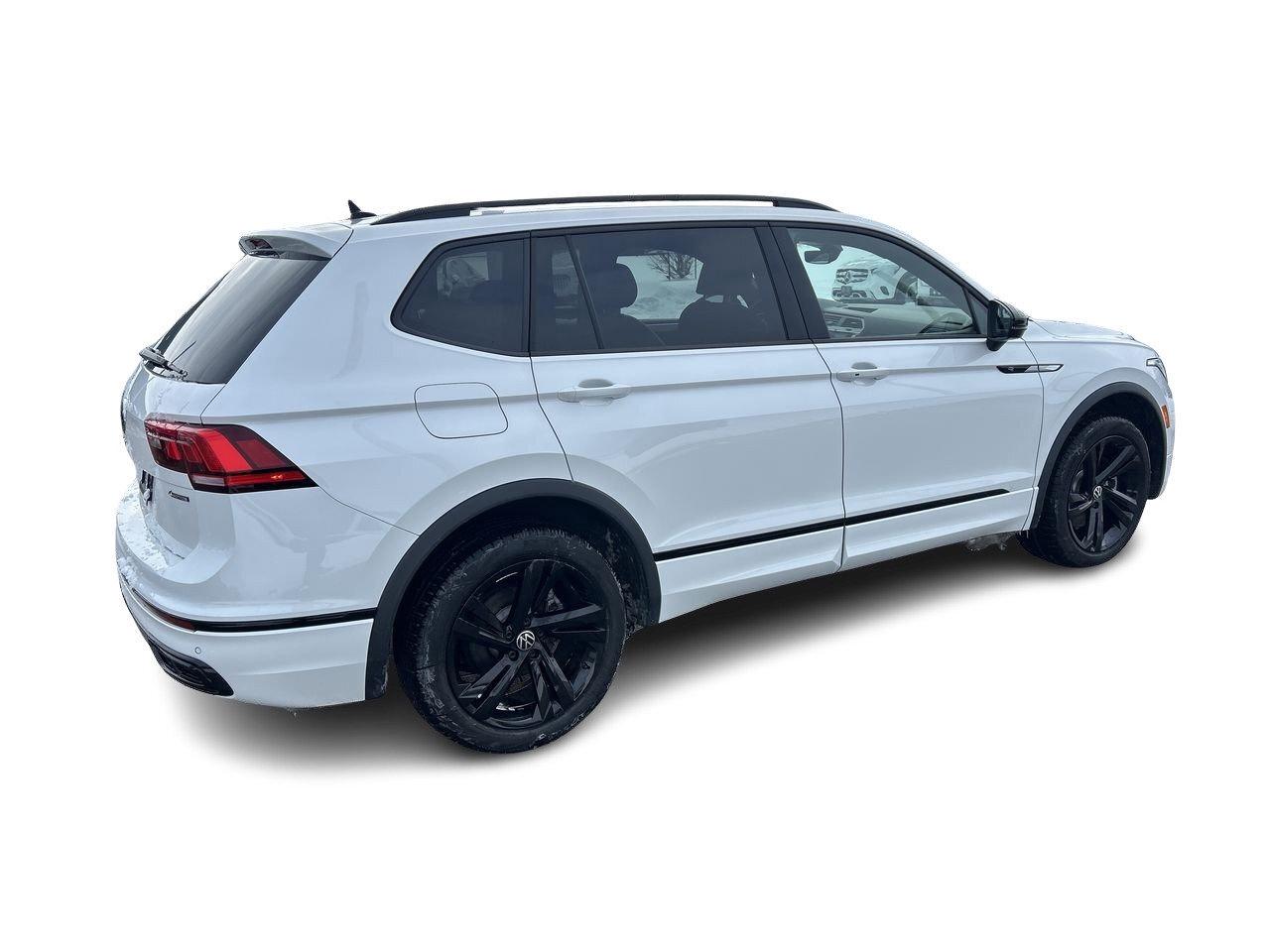 2024 Volkswagen Tiguan Comfortline R-Line Black   One Owner Accident-Free Photo