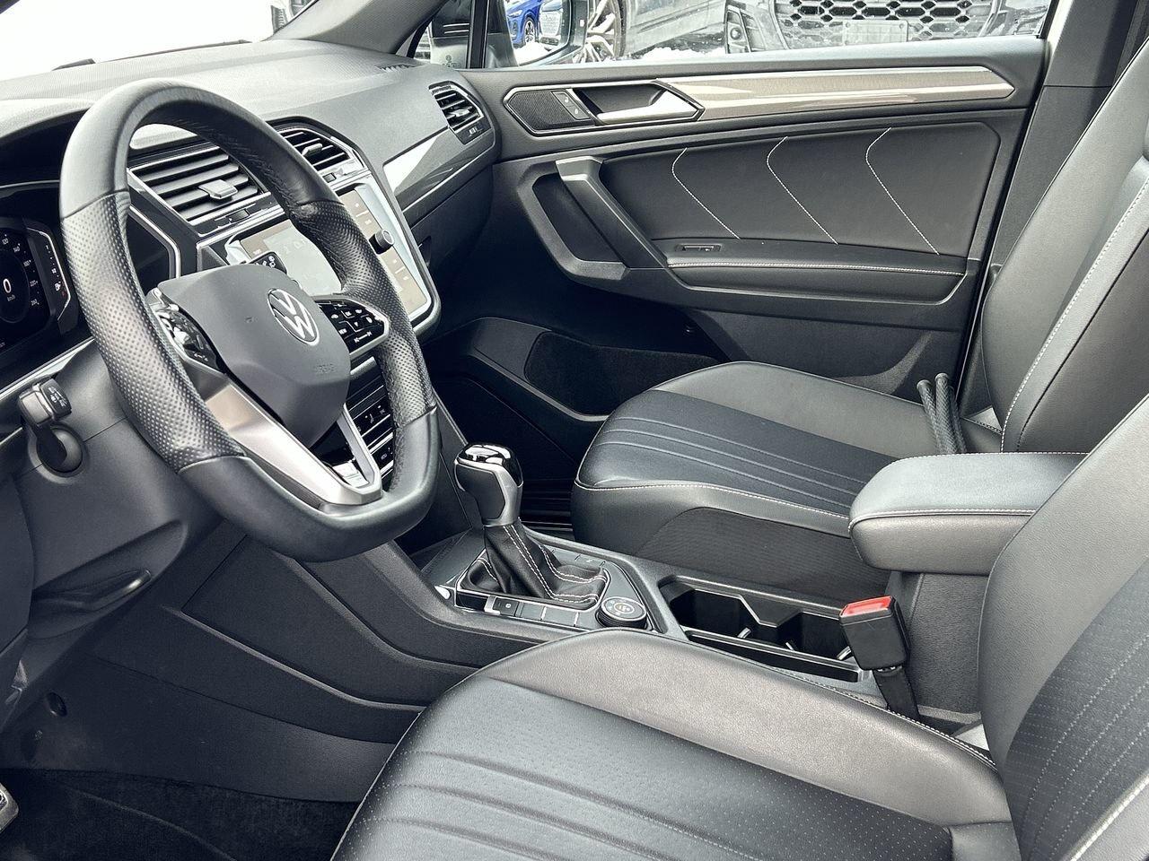 2024 Volkswagen Tiguan Comfortline R-Line Black   One Owner Accident-Free Photo