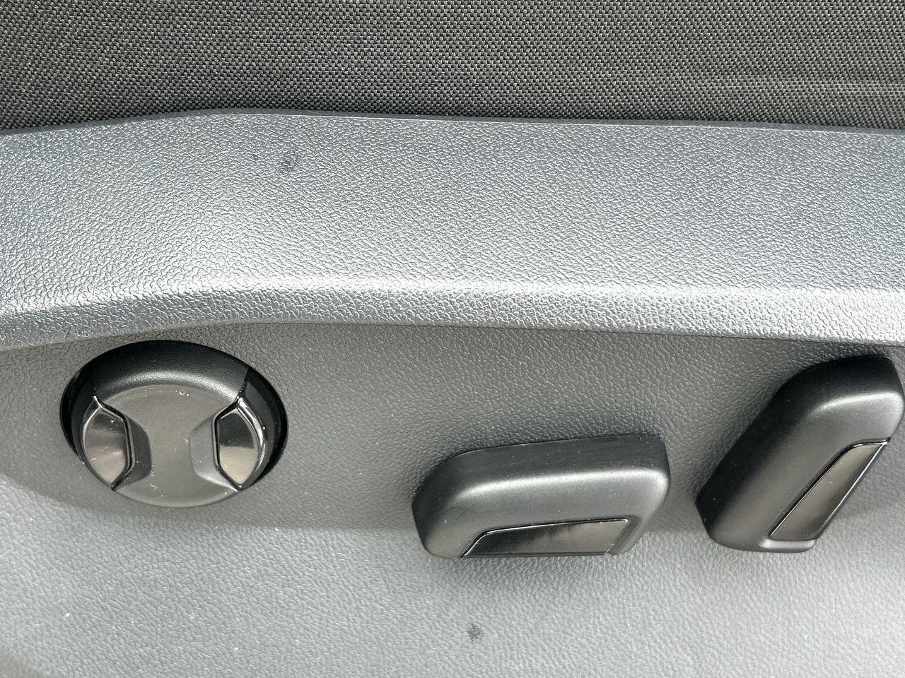 2024 Volkswagen Tiguan Comfortline R-Line Black   One Owner Accident-Free Photo