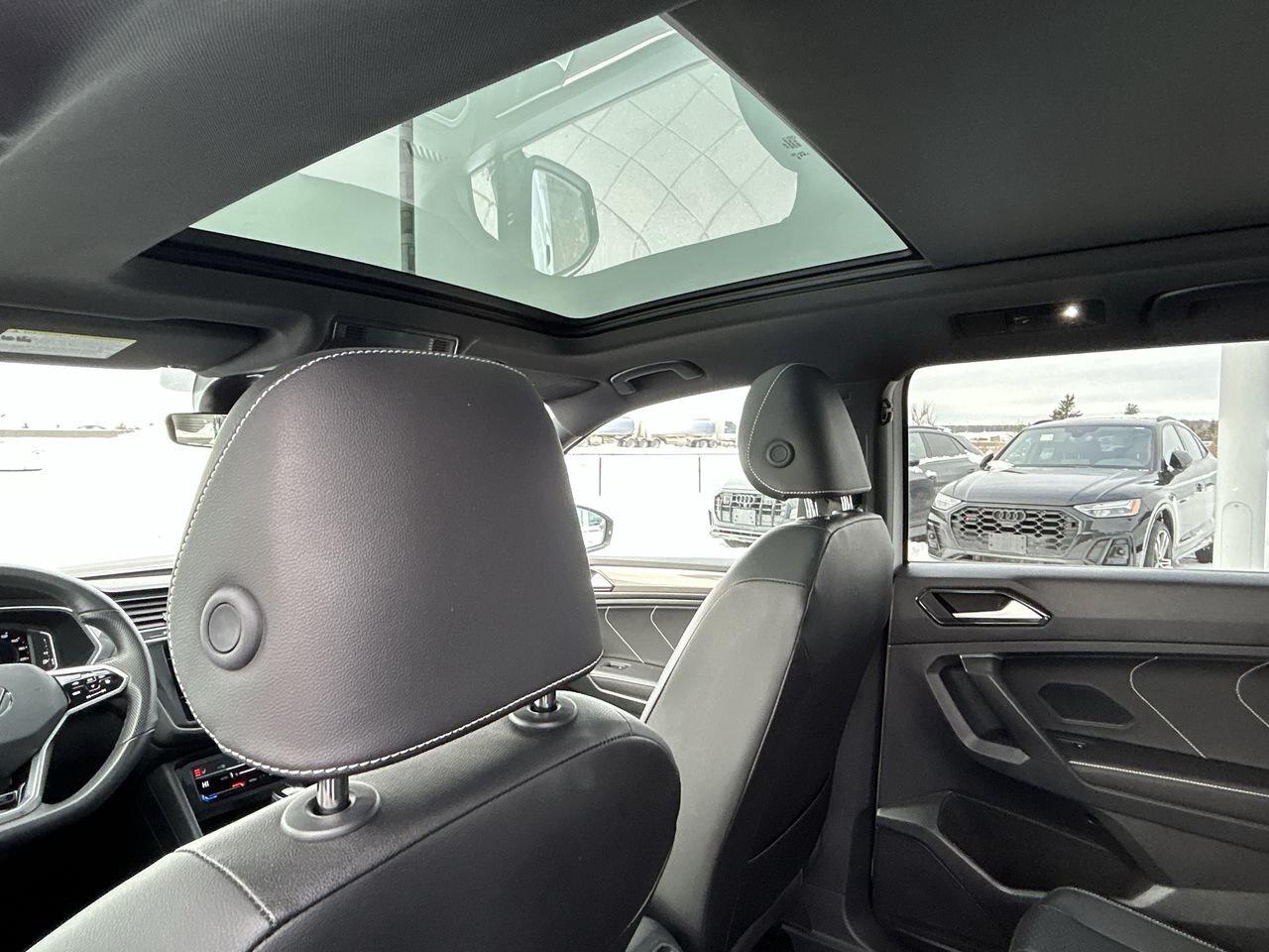 2024 Volkswagen Tiguan Comfortline R-Line Black   One Owner Accident-Free Photo