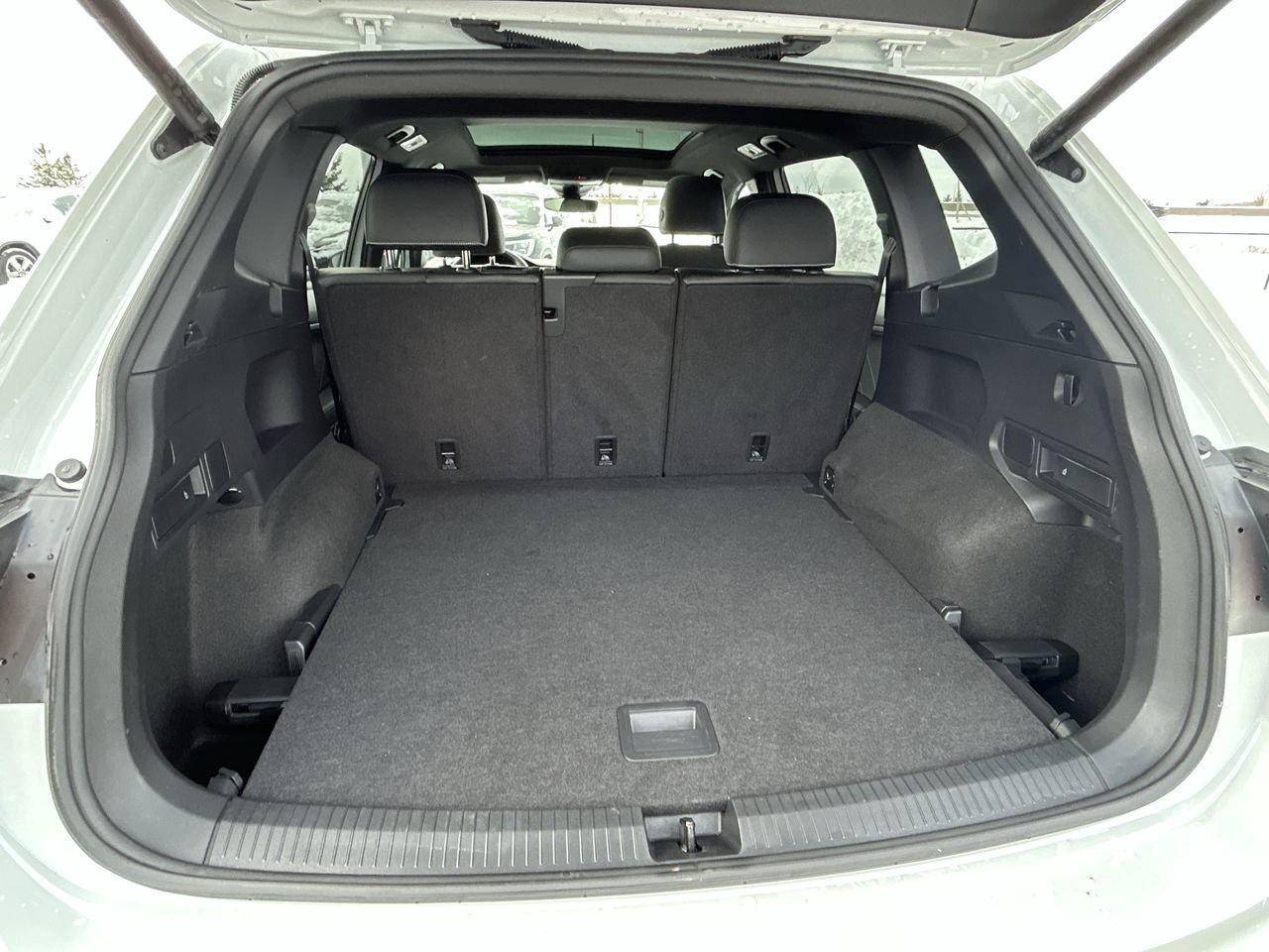 2024 Volkswagen Tiguan Comfortline R-Line Black   One Owner Accident-Free Photo