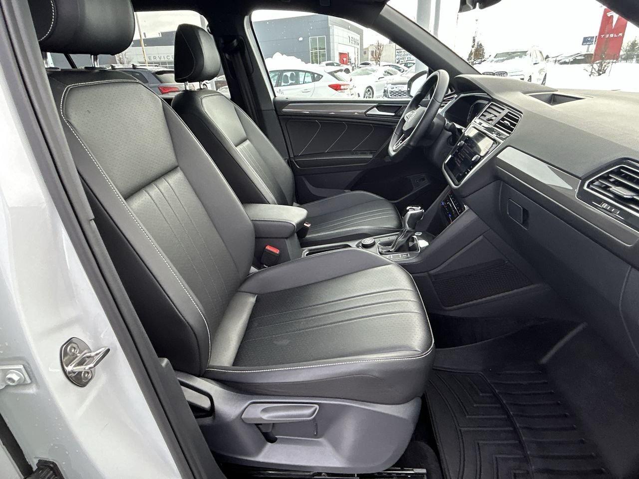 2024 Volkswagen Tiguan Comfortline R-Line Black   One Owner Accident-Free Photo