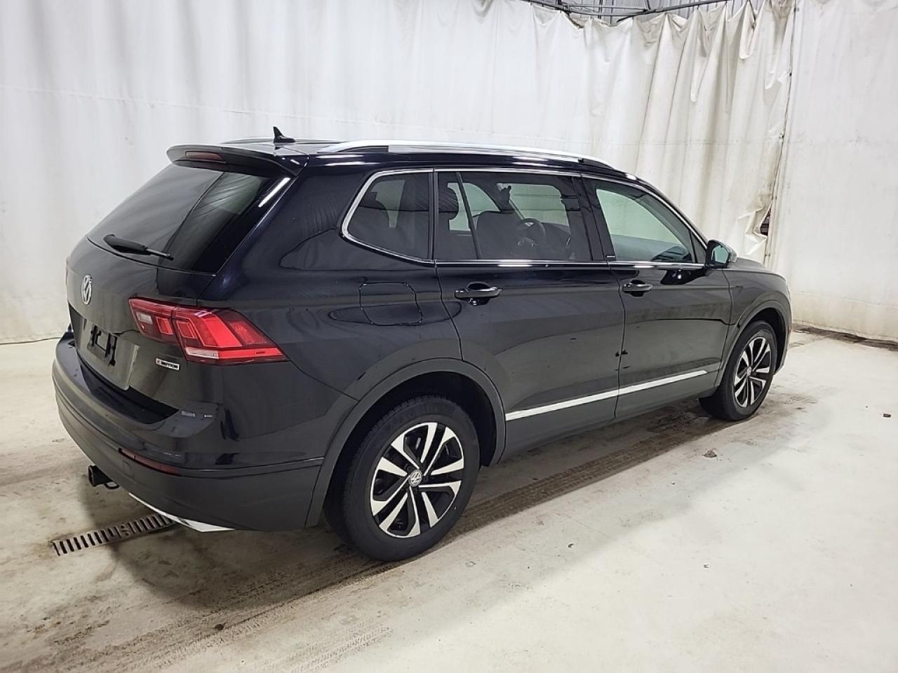 2020 Volkswagen Tiguan AWD  IQ Drive  PanoRoof  Blindspot  Navigation Photo3