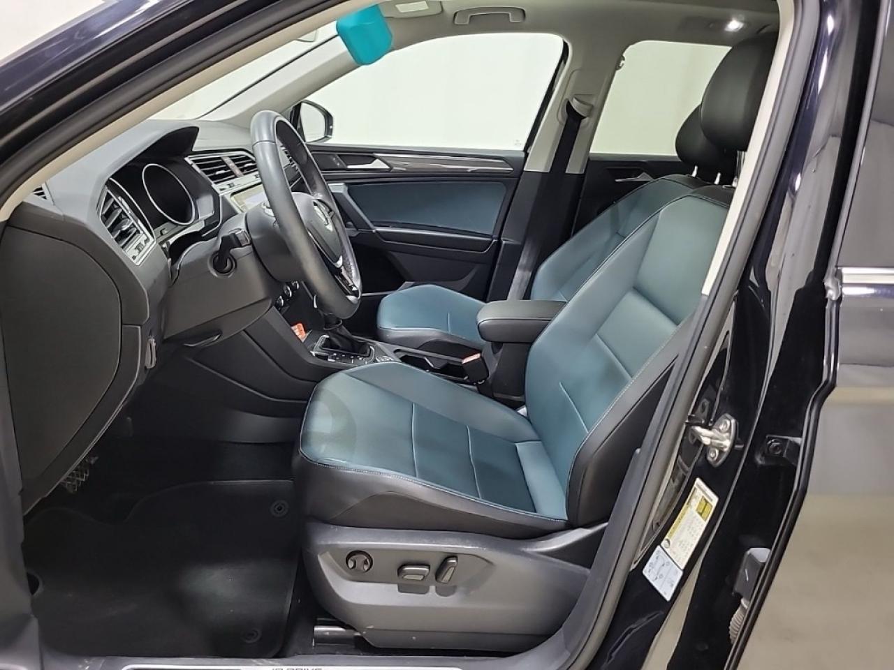 2020 Volkswagen Tiguan AWD  IQ Drive  PanoRoof  Blindspot  Navigation Photo