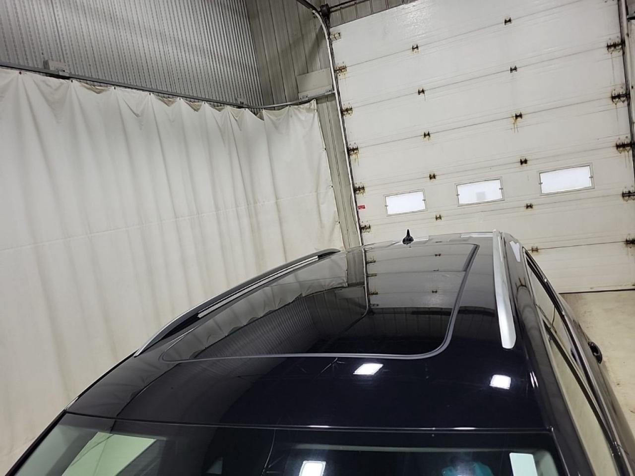 2020 Volkswagen Tiguan AWD  IQ Drive  PanoRoof  Blindspot  Navigation Photo