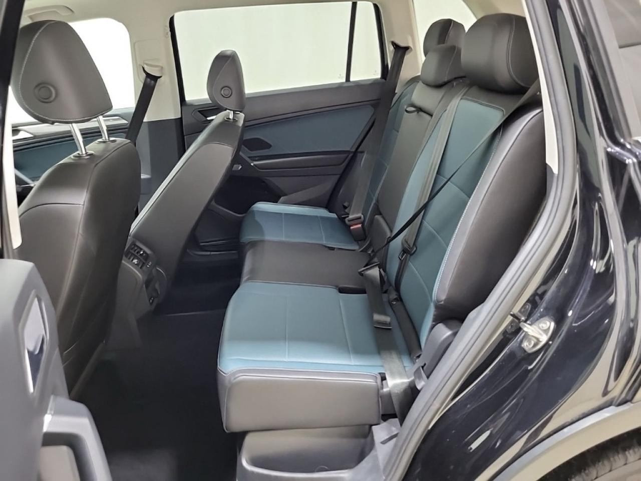 2020 Volkswagen Tiguan AWD  IQ Drive  PanoRoof  Blindspot  Navigation Photo