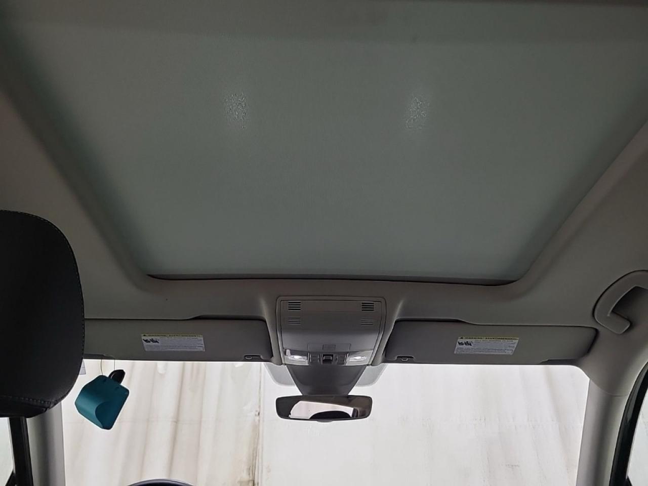 2020 Volkswagen Tiguan AWD  IQ Drive  PanoRoof  Blindspot  Navigation Photo