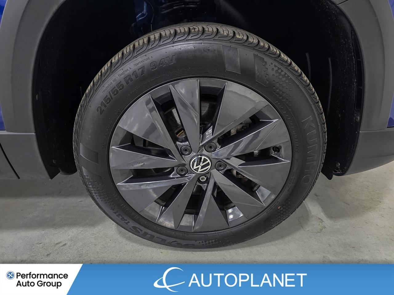 2024 Volkswagen Taos Comfortline, Pano Roof, Back Up Cam, Bluetooth! Photo