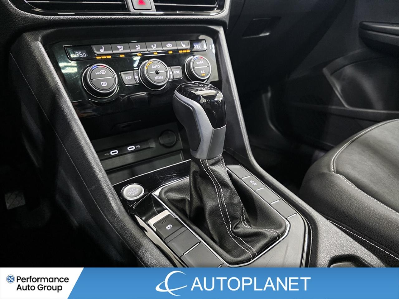 2024 Volkswagen Taos Comfortline, Pano Roof, Back Up Cam, Bluetooth! Photo