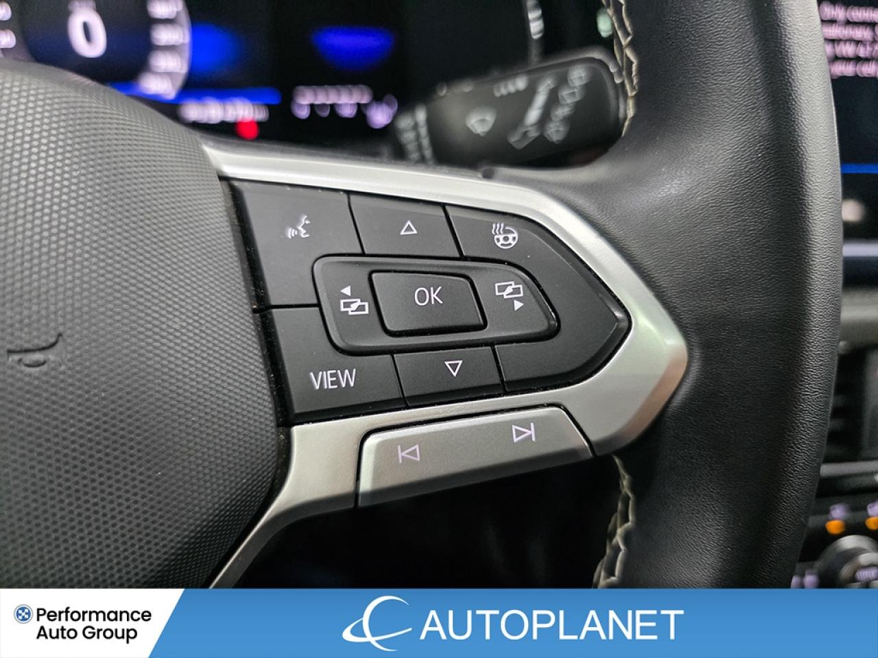 2024 Volkswagen Taos Comfortline, Pano Roof, Back Up Cam, Bluetooth! Photo