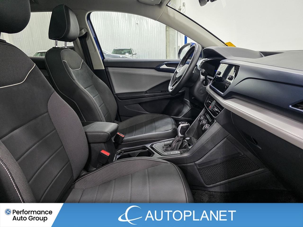 2024 Volkswagen Taos Comfortline, Pano Roof, Back Up Cam, Bluetooth! Photo