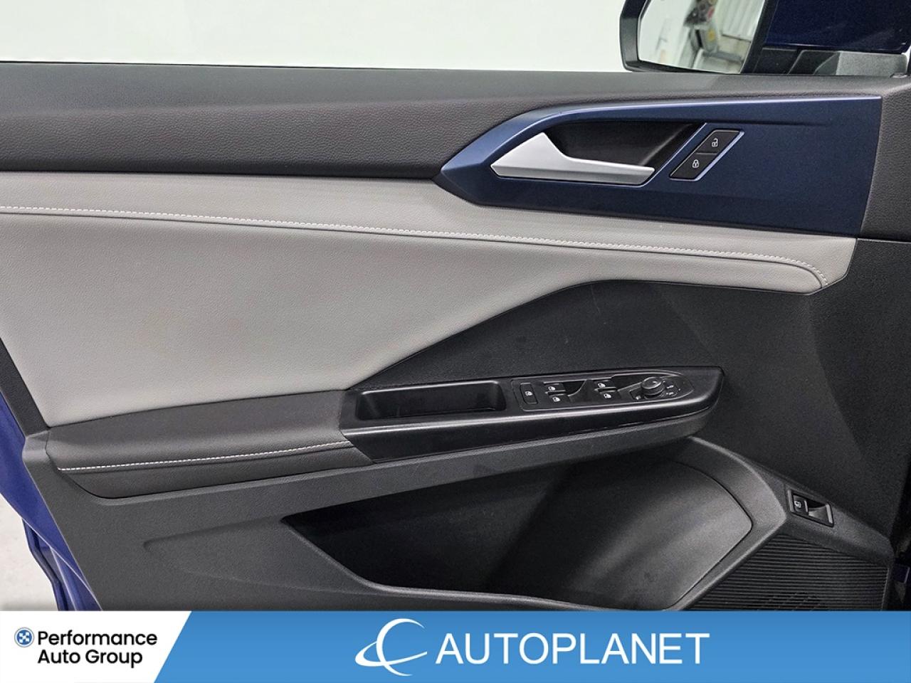 2024 Volkswagen Taos Comfortline, Pano Roof, Back Up Cam, Bluetooth! Photo